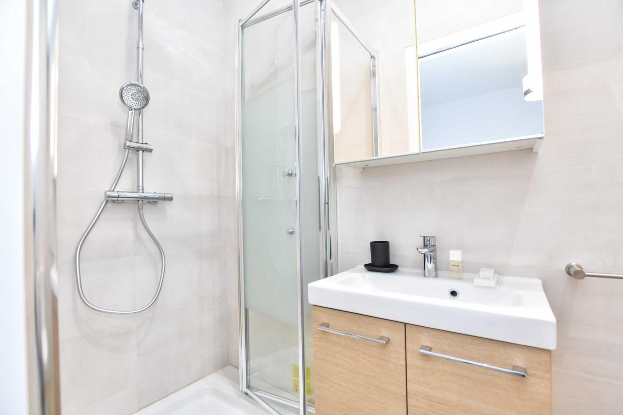 1bdr Bastille Apartment Paris